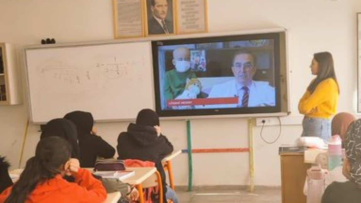 LÖSEV Haftası münasebetiyle okul Hemşiremiz ve okul Rehber Öğretmenimiz tarafından okulumuz öğrencilerinerine LÖSEV semineri verildi. Değerli Hocalarımıza teşekkür ediyoruz...